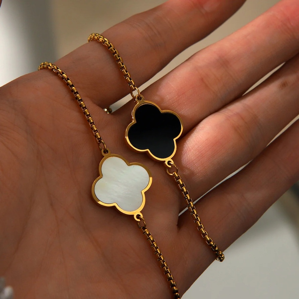 Elegant Gold and Black Flower Bracelet - Picture 4 of 6